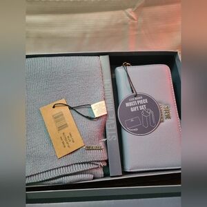 Steve Madden Blue Two Piece Scarf and Wallet Gift Set NWT
